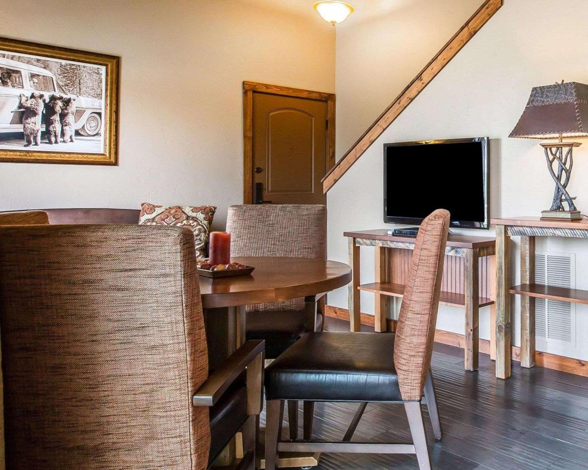 Yellowstone Valley Lodge, Ascend Hotel Collection Pray エクステリア 写真