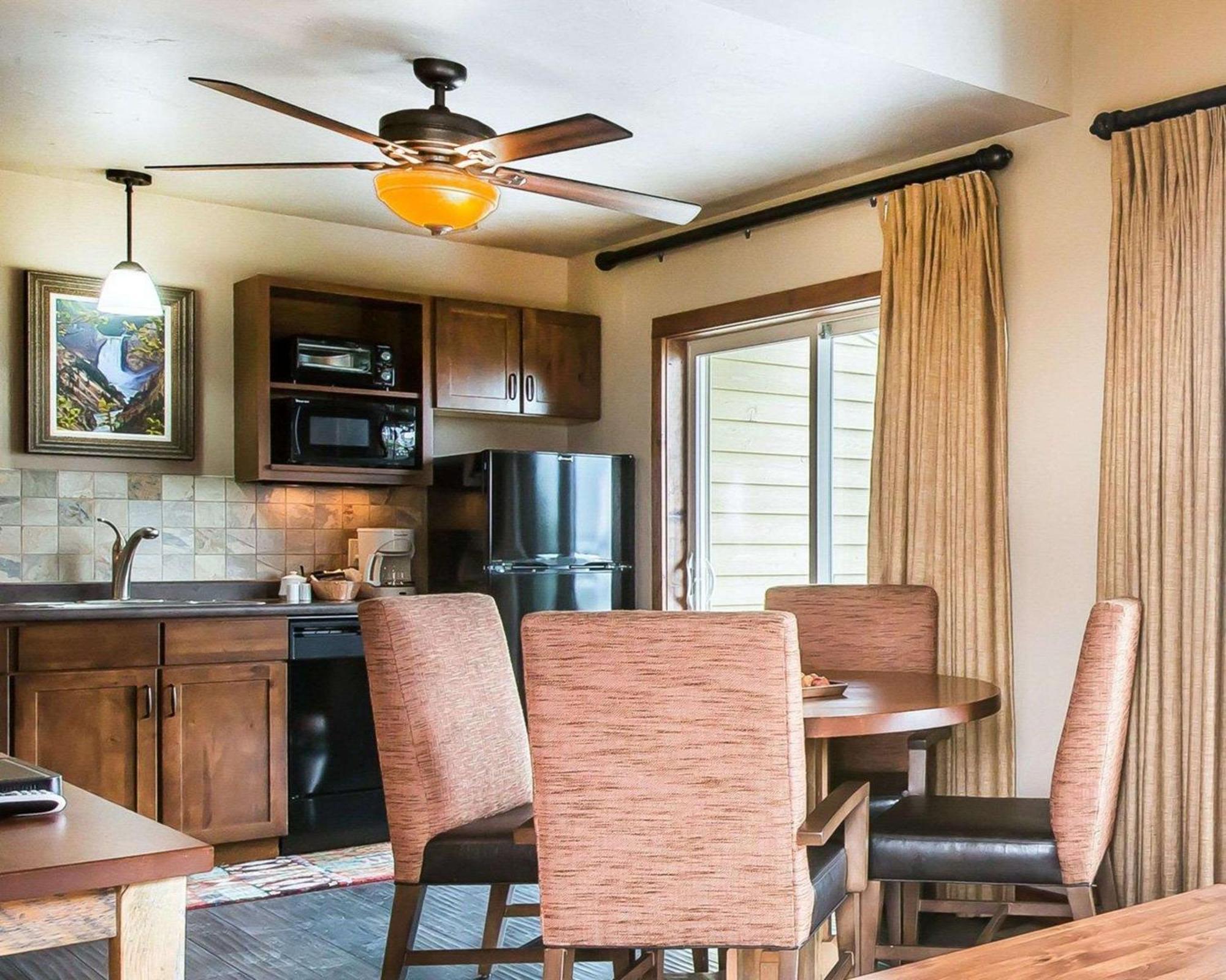 Yellowstone Valley Lodge, Ascend Hotel Collection Pray エクステリア 写真
