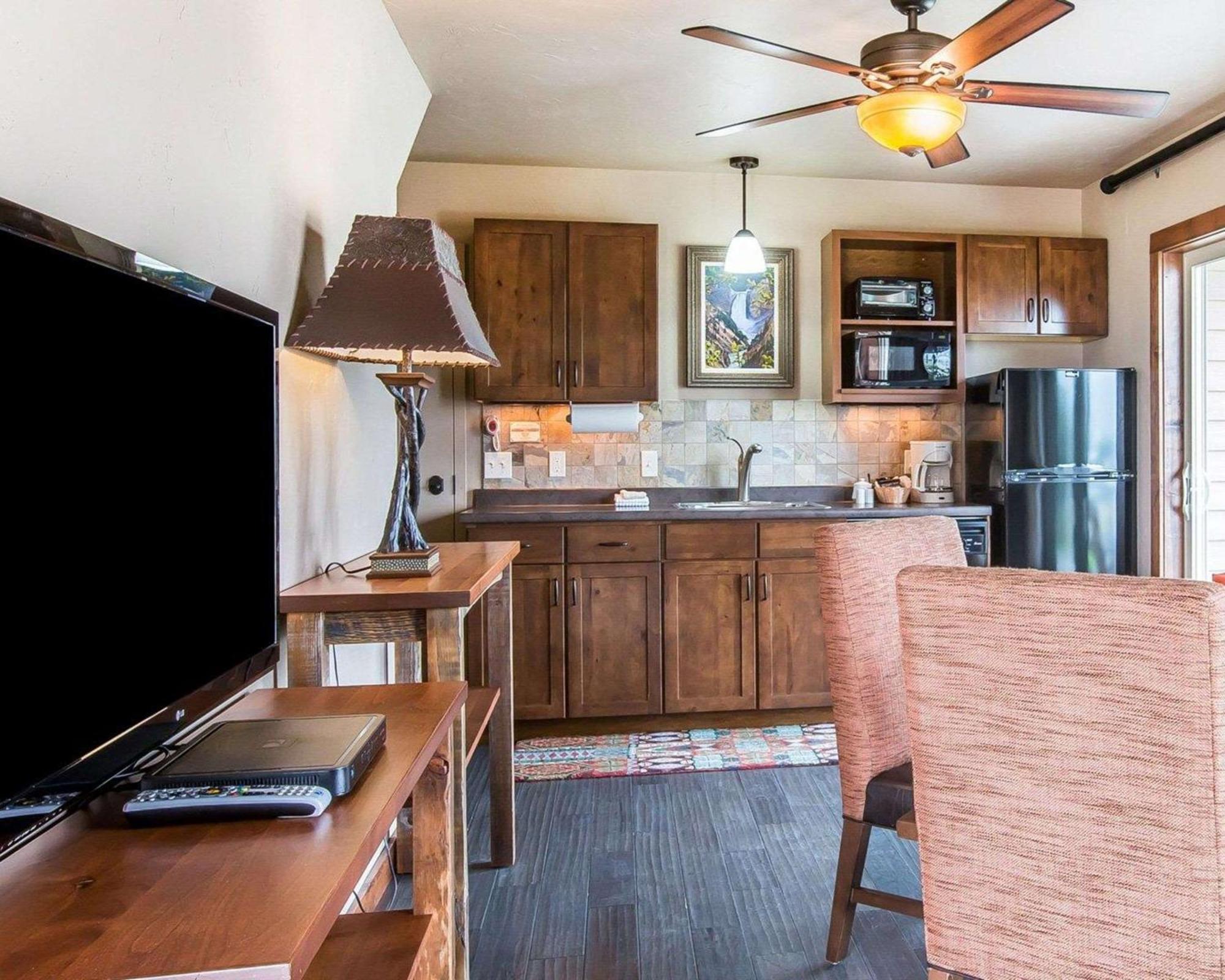 Yellowstone Valley Lodge, Ascend Hotel Collection Pray エクステリア 写真