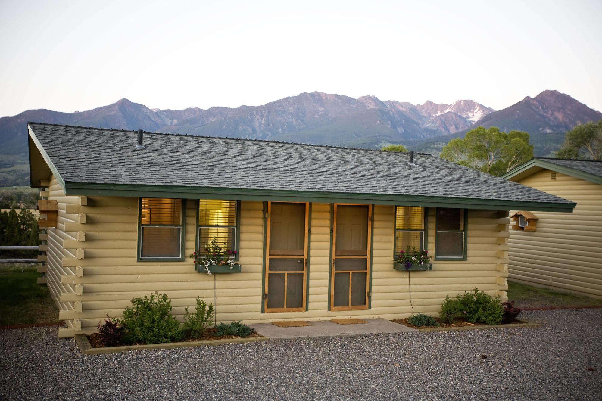Yellowstone Valley Lodge, Ascend Hotel Collection Pray エクステリア 写真