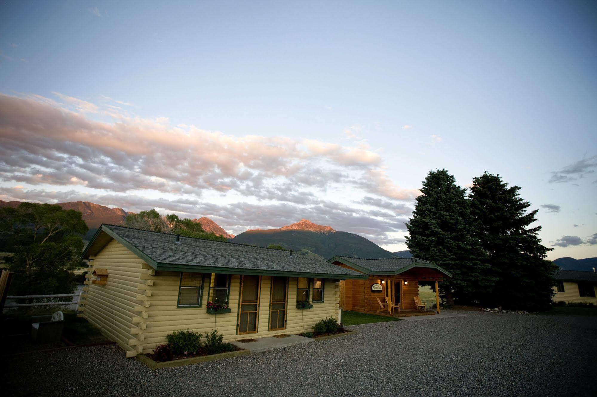 Yellowstone Valley Lodge, Ascend Hotel Collection Pray エクステリア 写真